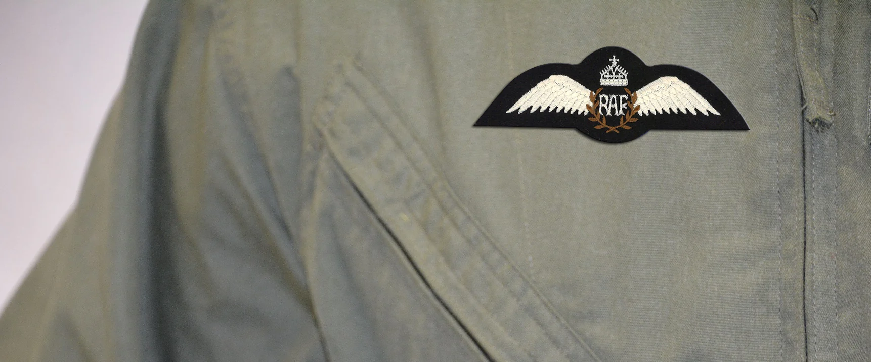 RAF Pilot Wings Kings Crown Embroidered Badge - Image 2
